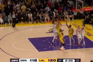 最后一道防线！斯玛特退防一防二最终阻挡犯规送两罚