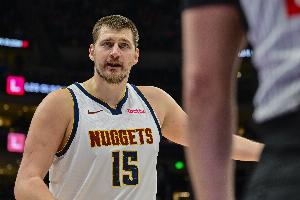 无奈空砍！约基奇24分16板14助5断 可惜17分大逆转失败！