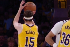 詹姆斯再谈里夫斯1+2:这非常困难&罕见 因为没人会练习故意罚丢