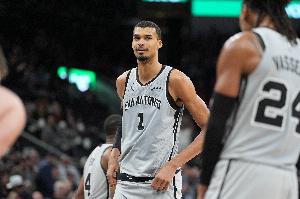 文班：组织能力是我又一个武器 靠牵制力和站位为队友创造空位