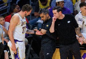 雷迪克:我们赛前说把这场当季后赛来打 太多队员打出了赢球回合