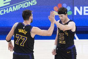 里夫斯：东契奇是职业得分手&知道他能进关键球 为他点赞仅限今晚