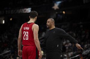 帕金斯怒喷申京：不愿防守让我恶心 进攻全力以赴防守就只给40%