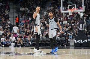 文班亚马：卡斯尔绝对配得上2024年的状元秀 但我很高兴他不是