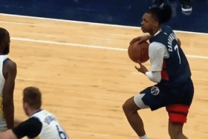 突然就趴追梦身上了！卡林顿晃跪斯潘塞后 潇洒急停后仰中投！