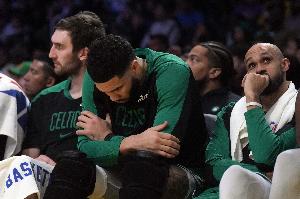 怀特：休赛期曾发短信想挽留科内特 结果第二天他就加盟马刺了