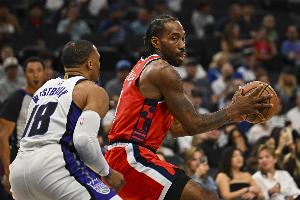 快船主场迎战马刺 伦纳德因左脚踝扭伤缺席比赛