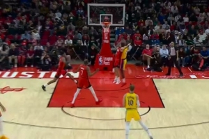 东詹连线！肯纳德掩护 东契奇高吊助攻詹姆斯轻松打中