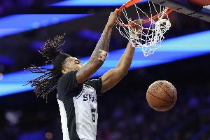 获胜功臣！卡斯尔全场19投9中 拿下23分7篮板8助攻1抢断全面数据