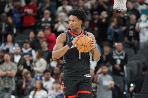 攻防建功！阿门上半场8投4中 全面发挥得到8分6板4助1帽