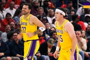 六连胜！湖人发布赢球海报：封面人物为东契奇+里夫斯