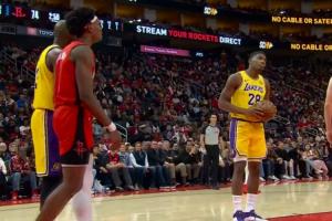 八村塁没卡位被阿门抢到篮板 遭詹姆斯批评 八村对着老詹摊手