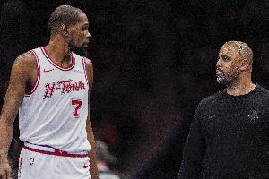 夹击KD让乌度卡无计可施摆出无中锋阵 雷迪克派艾顿对KD神来之笔