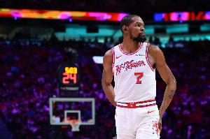 杜兰特：全队有22次失误 如果只有12次那我7次情况会好一点