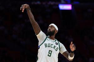 外线差了4倍！半场三分对比：雄鹿21中12 骑士仅16中3