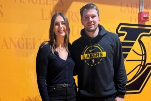 莎拉波娃晒与东子合照：关键时的精彩表现 对抗/纪律性/抗压能力