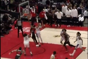 招牌动作！昔日状元富尔茨G联盟上演上篮准绝杀