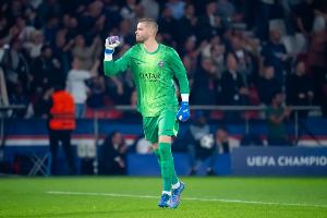 队报：舍瓦利耶丢掉巴黎主力门将位置，今夏可能离队