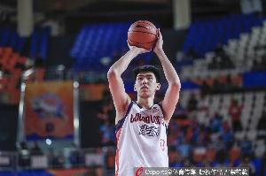 难救主！徐昕10中6拿到15分10板 罚球4中3