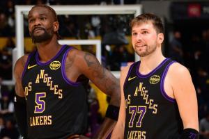 这篮板该算谁的？东契奇40+三双就差一个板 官方将点抢算给了艾顿