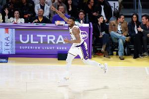 作用不在数据！斯玛特7中2拿下5分3板4助2断 防守无处不在