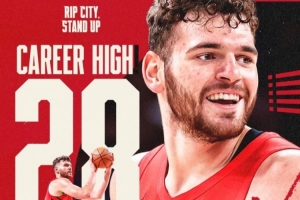 得分生涯新高！开拓者官方发布克林根本场28分数据海报