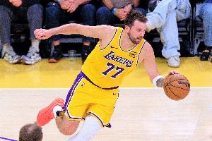 27岁19天！东契奇解锁生涯1600三分里程碑 NBA历史最年轻