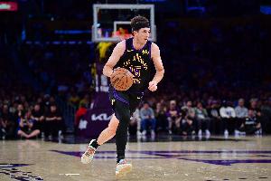 存在感不太强！里夫斯9投4中&罚球6中5 拿到14分3板8助1帽