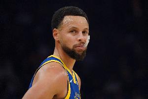 Shams：库里此前因膝盖问题接受富血小板血浆注射 目前已没有肿胀