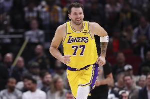 得分喝水般轻松！东契奇在多支球队都砍下过60+ 历史后卫首人