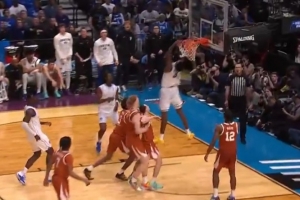 令人艳羡！状元大热迪班萨反击箭步突破 单臂举球双臂潇洒反扣！