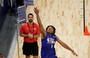 场均10.1助！Shams：爵士与G联盟助攻王肯尼迪·钱德勒签10天合同