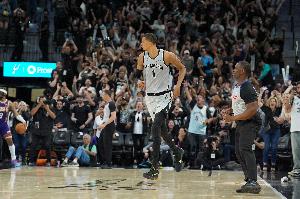 卡莱尔：篮球史上从未有过像文班这样攻防两端都有如此影响力球员