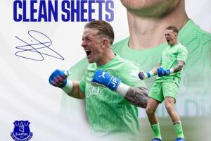 差距明显...皮克福德高接低挡献神扑 桑切斯两次失误一次直接丢球