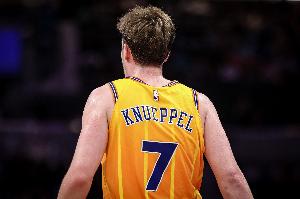 这场投篮有点拉！克尼佩尔9中3&三分6中1拿到9分3板5助