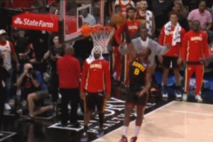 果然是开心果！希尔德比赛最后卡超时自抛自扣一个 库里也笑了