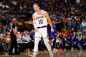 东契奇：肯纳德是顶级射手之一 绝杀是大家共同完成的漂亮战术