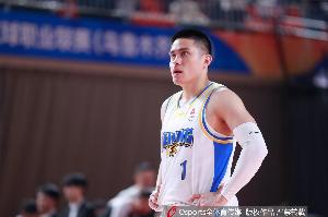 得分组织一把抓！陈盈骏半场8中4得9分3板7助 多次妙传喂饼周琦