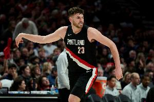 外线有谱！克林根半场9中6拿到全队最高16分外加7板 三分5中4