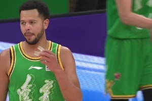 哪找的呢？辽宁外援哈维半场5中0 上场战北京三分球8中0