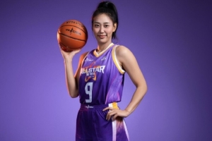 唐子婷晒照：第三年全明星打卡下班啦 回家 咱们季后赛见