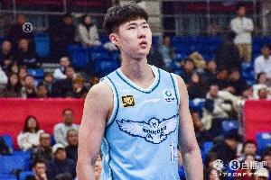 手感火热！赵嘉义半场4中3&三分3中2 拿到10分4篮板&正负值+11