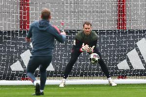 拜仁官方：诺伊尔和阿方索今日进行个人训练，穆西亚拉在继续康复