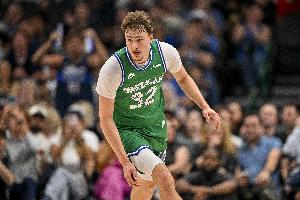 稳定输出！弗拉格上半场8投5中&罚球4中4 砍下14分4助攻