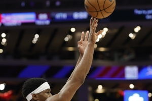 厉害!埃奇库姆最近3场场均31.7分8.7板6.3助 投篮52% 三分42.3%