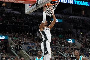 文班列自己获MVP理由：防守影响最大/几乎横扫雷霆/进攻不仅得分