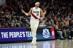 卡马拉以至少80%命中率砍下35+ 开拓者队史拉希德·华莱士后首人