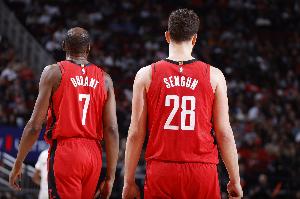 火媒：杜兰特40分 申京30+三双 但输给了近25战仅5胜的公牛