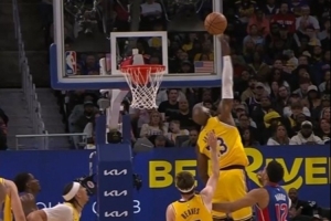 大帽拖哈被裁判吹干扰球!詹姆斯:我已经说了 那球在往下落