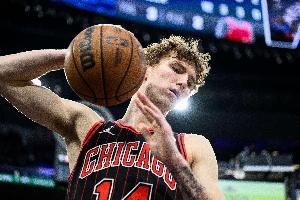 关键先生!布泽利斯16中8&三分9中5拿23分 关键5分+造KD进攻犯规